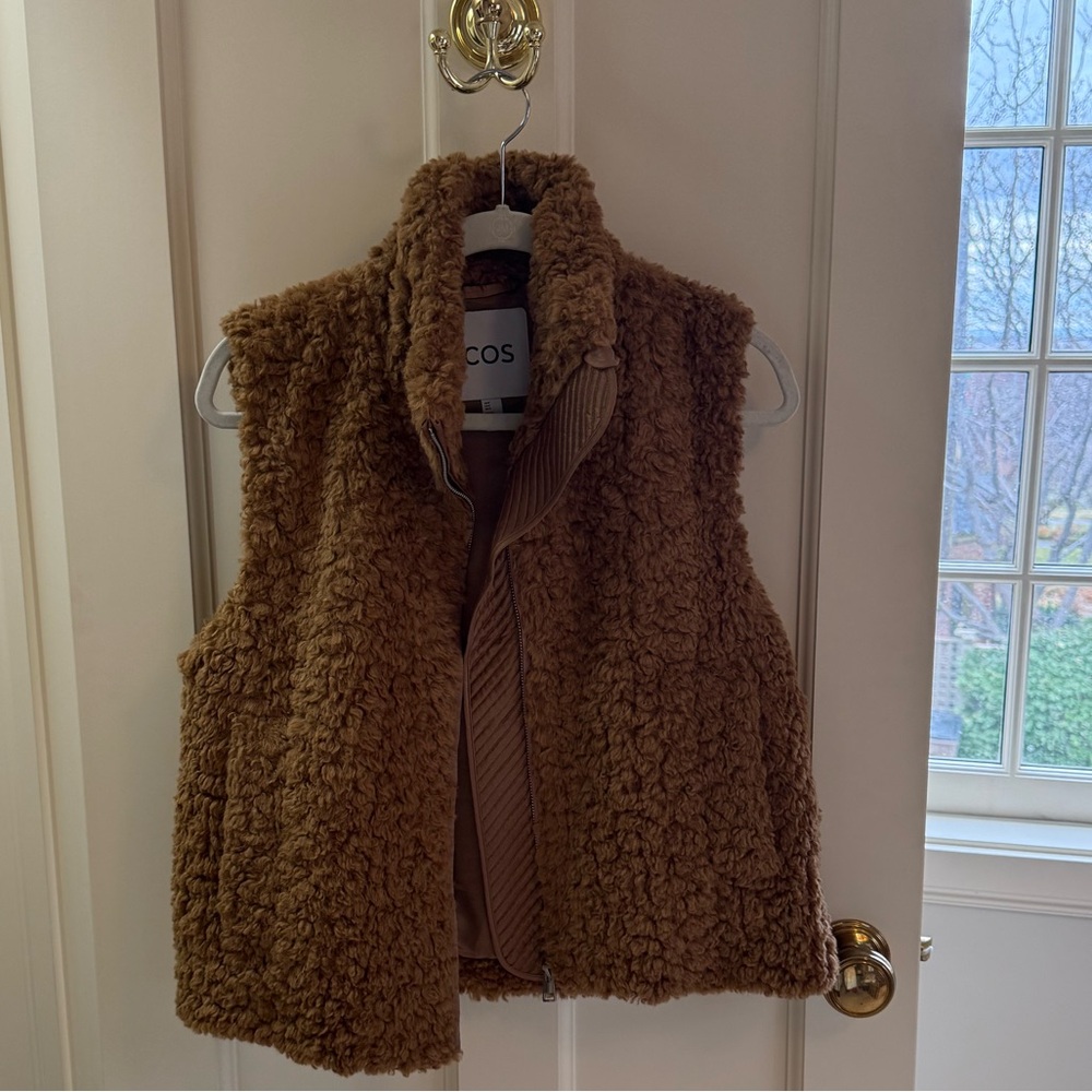 Cozy camel zip vest with pockets
